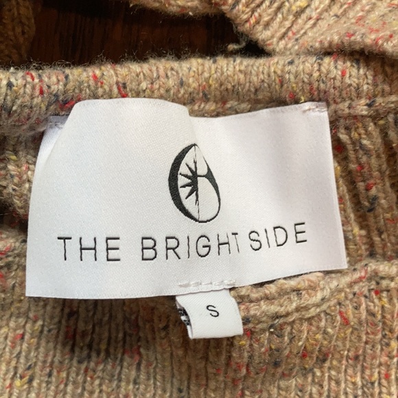 The Bright Side Pearl Topanga Leisure Crop Top - Picture 11 of 12